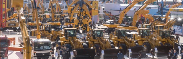 在bauma China（上海寶馬展） 2014的平地機、 卡車(chē)、 挖掘機、 起重機、 混凝土配料機